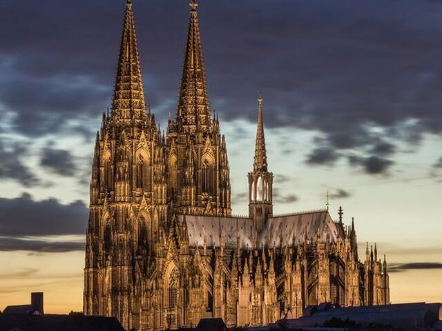 İzmir'den Direkt Sefer ile Köln & Lüksemburg & Paris & Disneyland Turu 