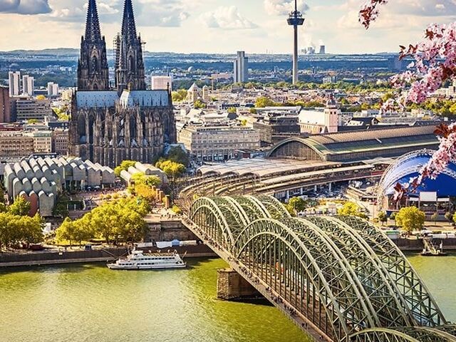 İzmir'den Direkt Sefer ile Köln & Lüksemburg & Paris & Disneyland Turu 